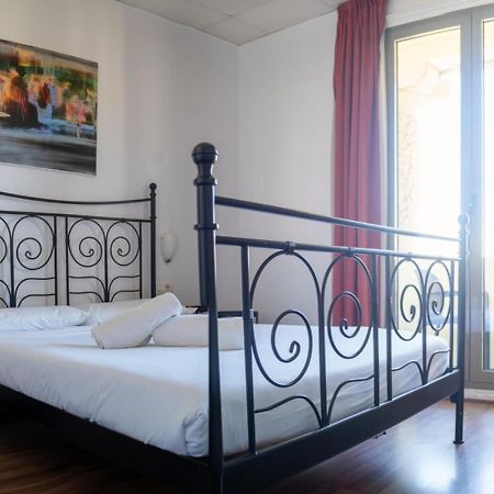 Safestay Barcelona Passeig De Gracia (Adults Only) Ngoại thất bức ảnh