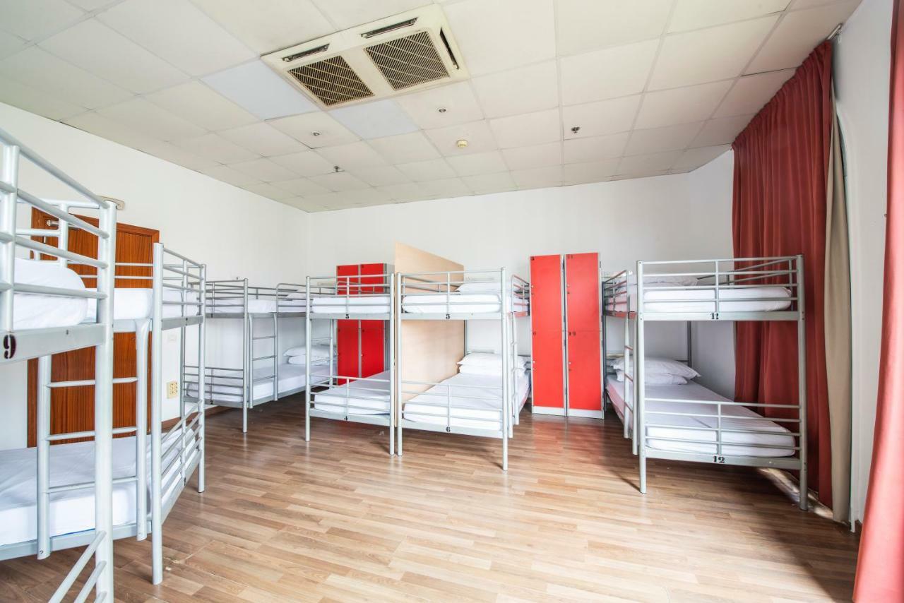 Safestay Barcelona Passeig De Gracia (Adults Only) Ngoại thất bức ảnh